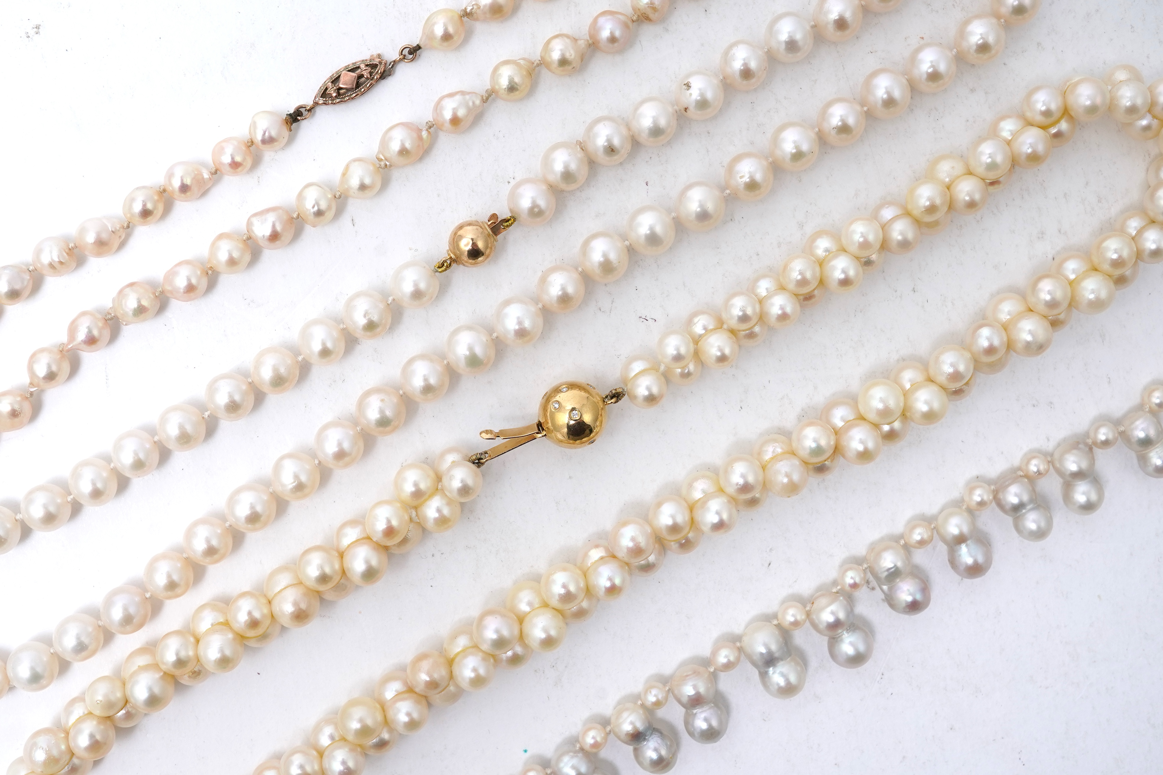 A group of simulant jet jewels, 19th century/early 20th century